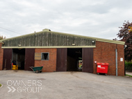 AK021025-108 - Alan King Stable Visit